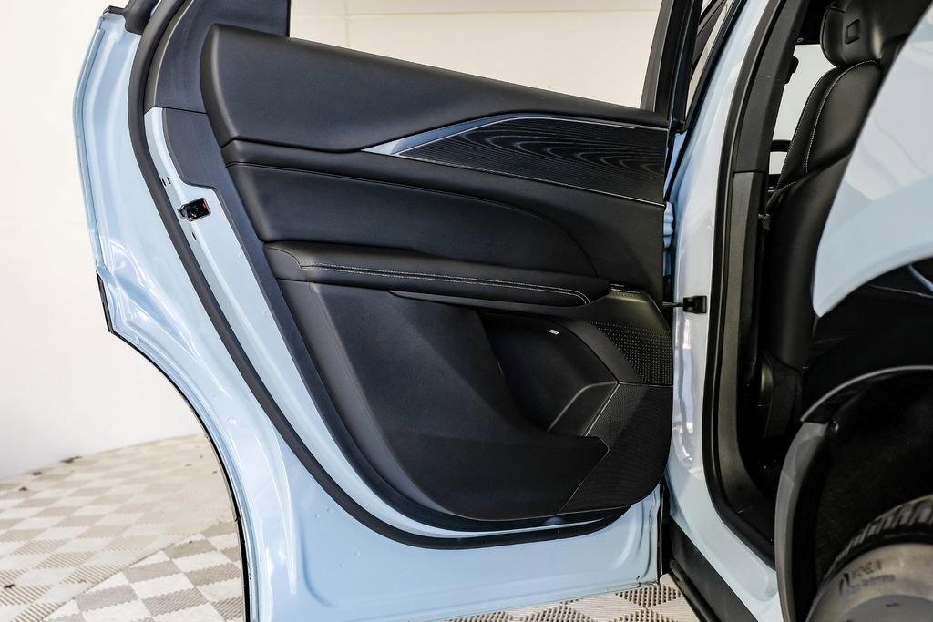 Used 2024 Cadillac Lyriq Luxury image 48