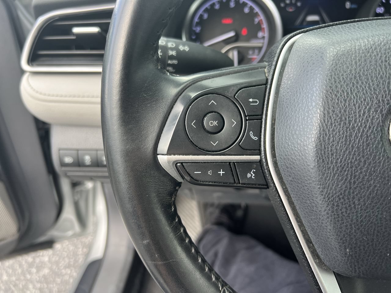 Used 2021 Toyota Camry XLE w/ Navigation Package FWD image 19