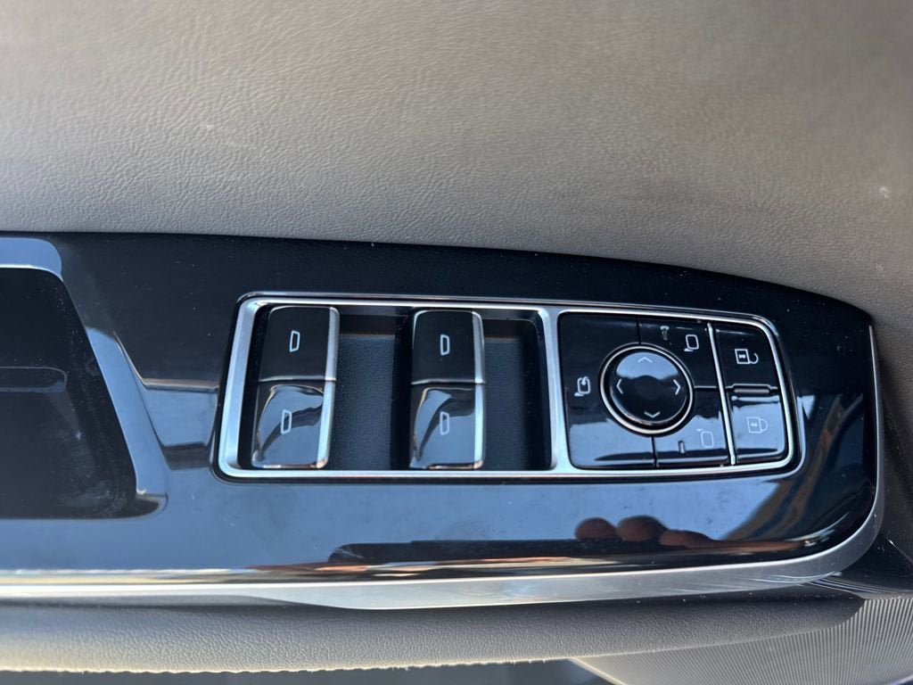Used 2025 Cadillac Escalade Premium Luxury AWD/4WD image 24