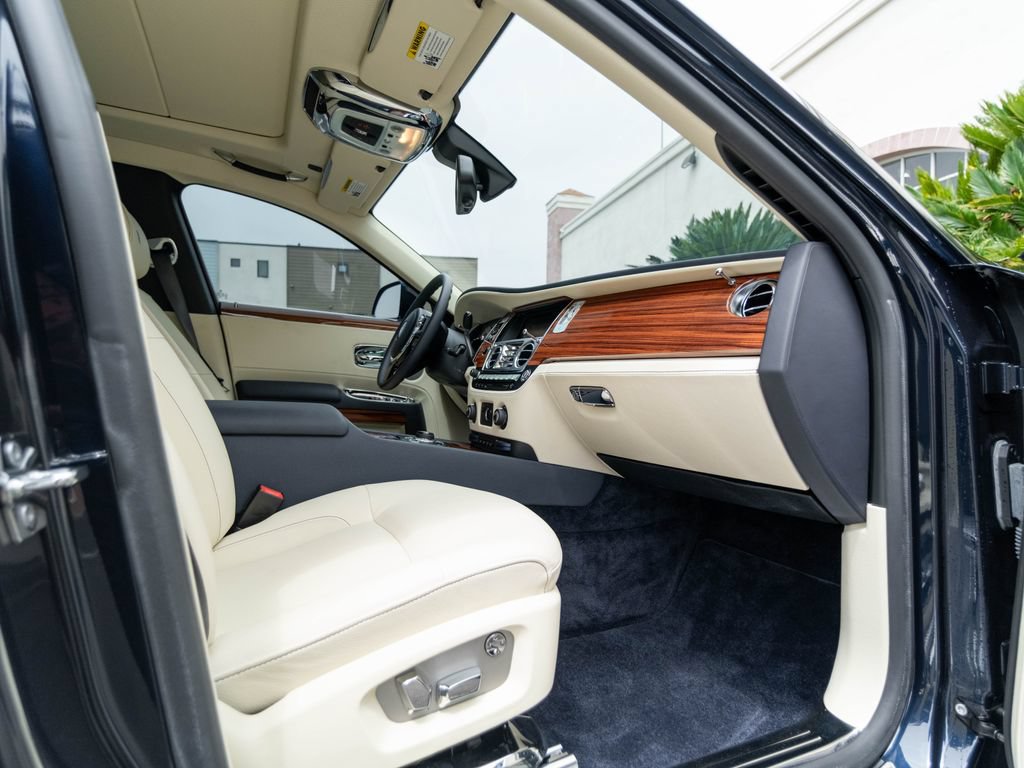 Used 2013 Rolls-Royce Ghost RWD image 33