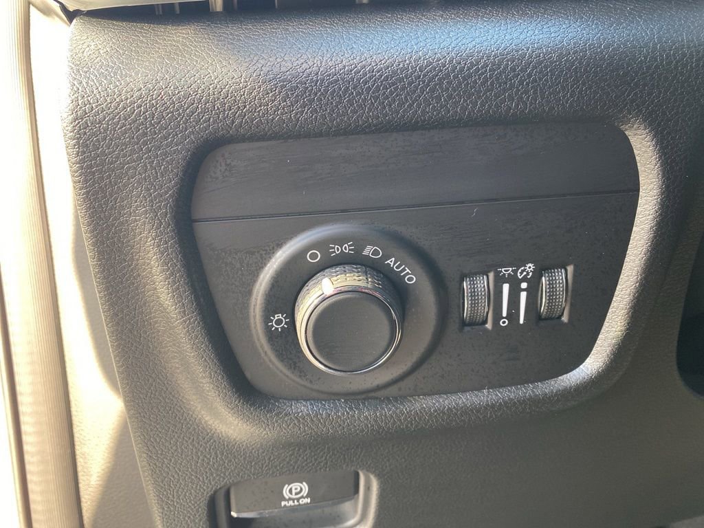 New 2025 Jeep Grand Cherokee L Altitude image 14