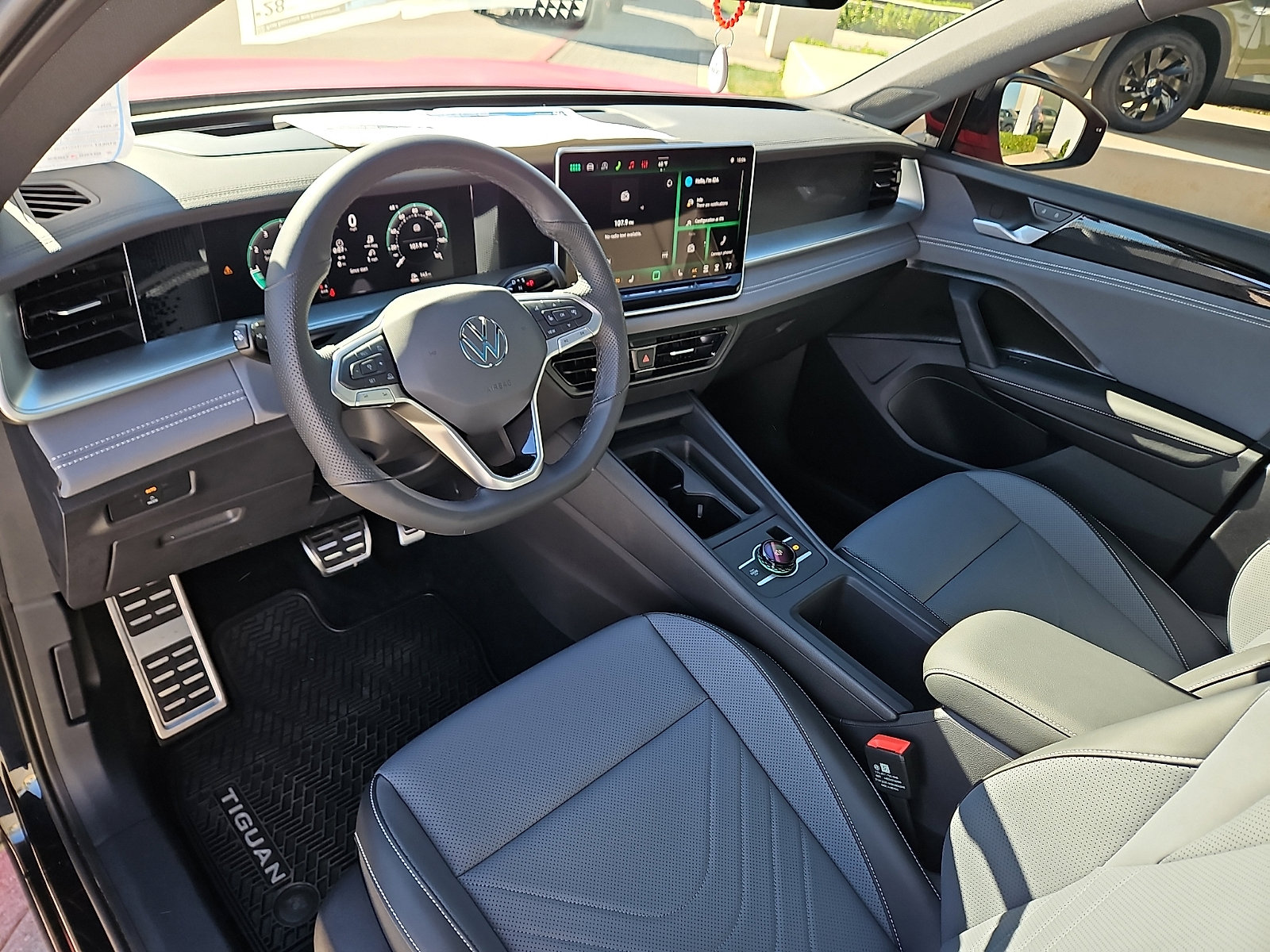 New 2026 Volkswagen Tiguan SE R-Line image 13