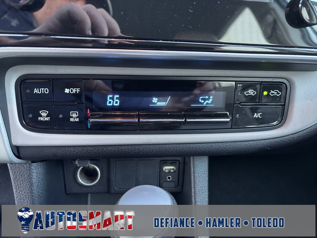 Used 2018 Toyota Corolla LE image 23