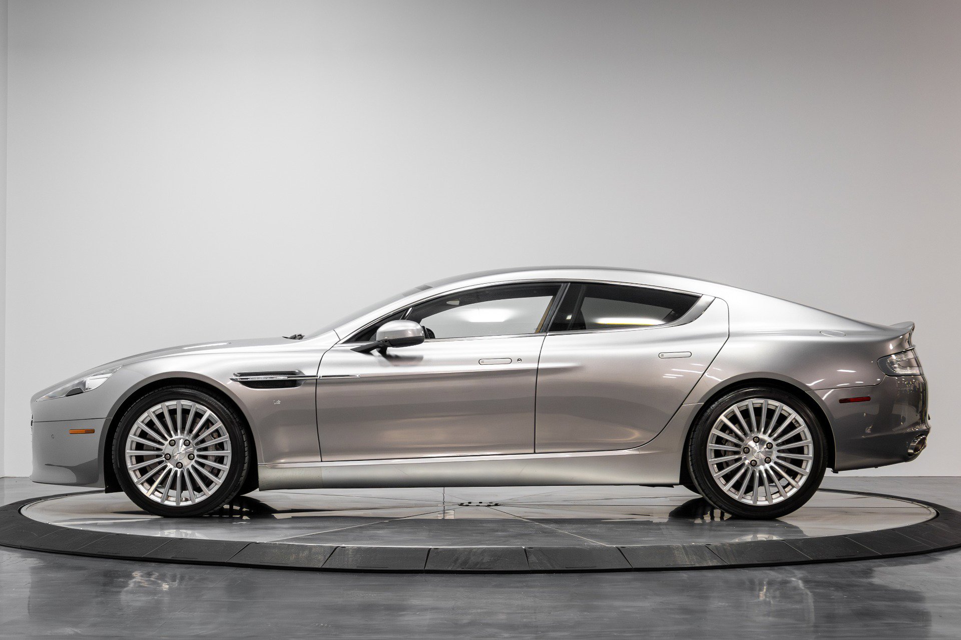 Used 2016 Aston Martin Rapide S image 36
