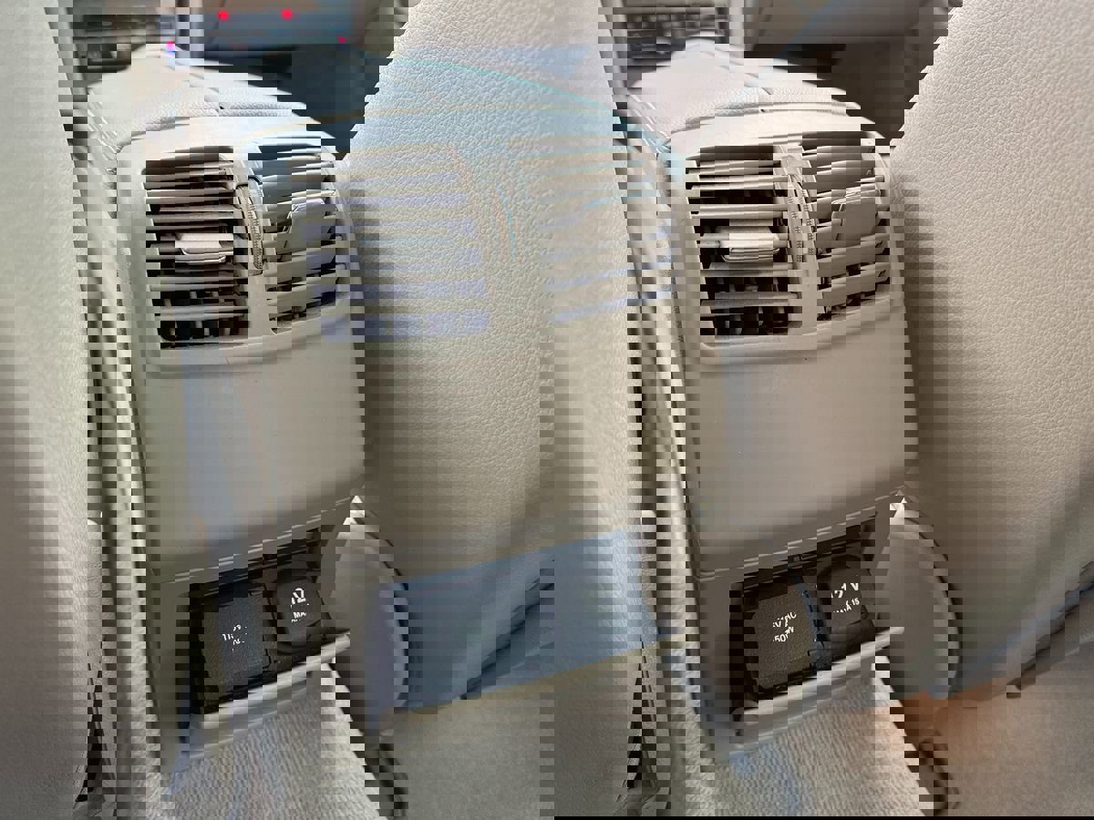 Used 2011 Mercedes-Benz E 550 Sedan image 25