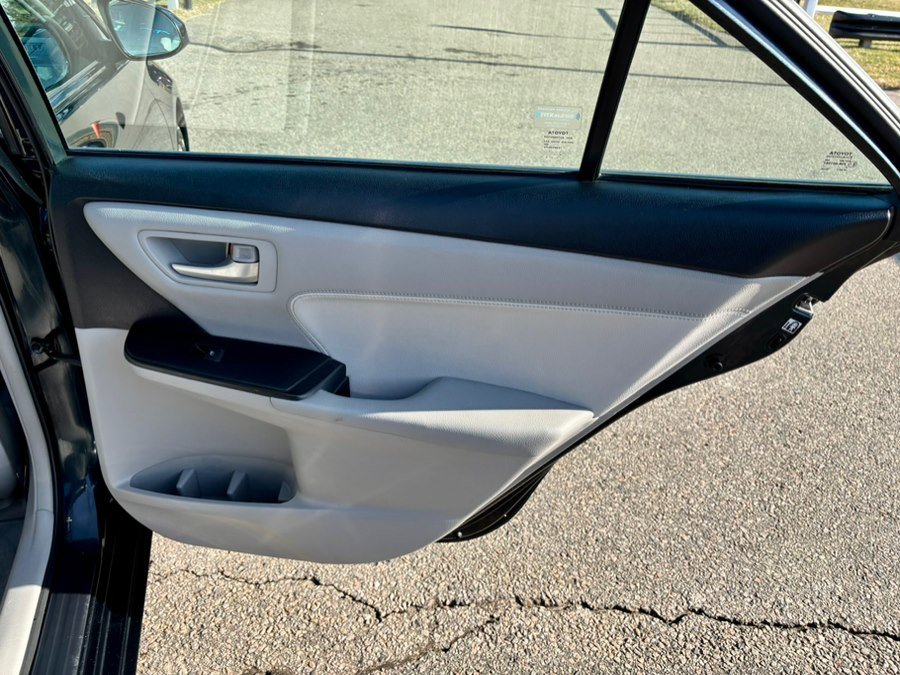 Used 2015 Toyota Camry XLE FWD image 17
