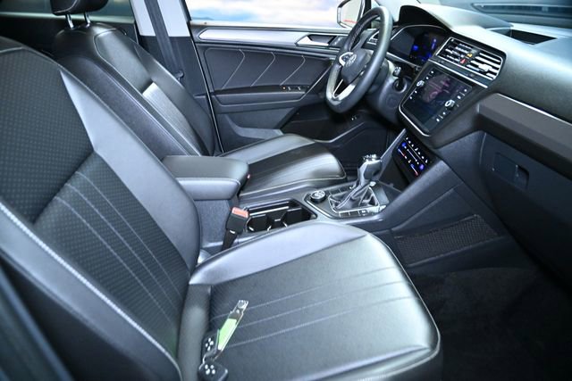 Used 2022 Volkswagen Tiguan SE image 44