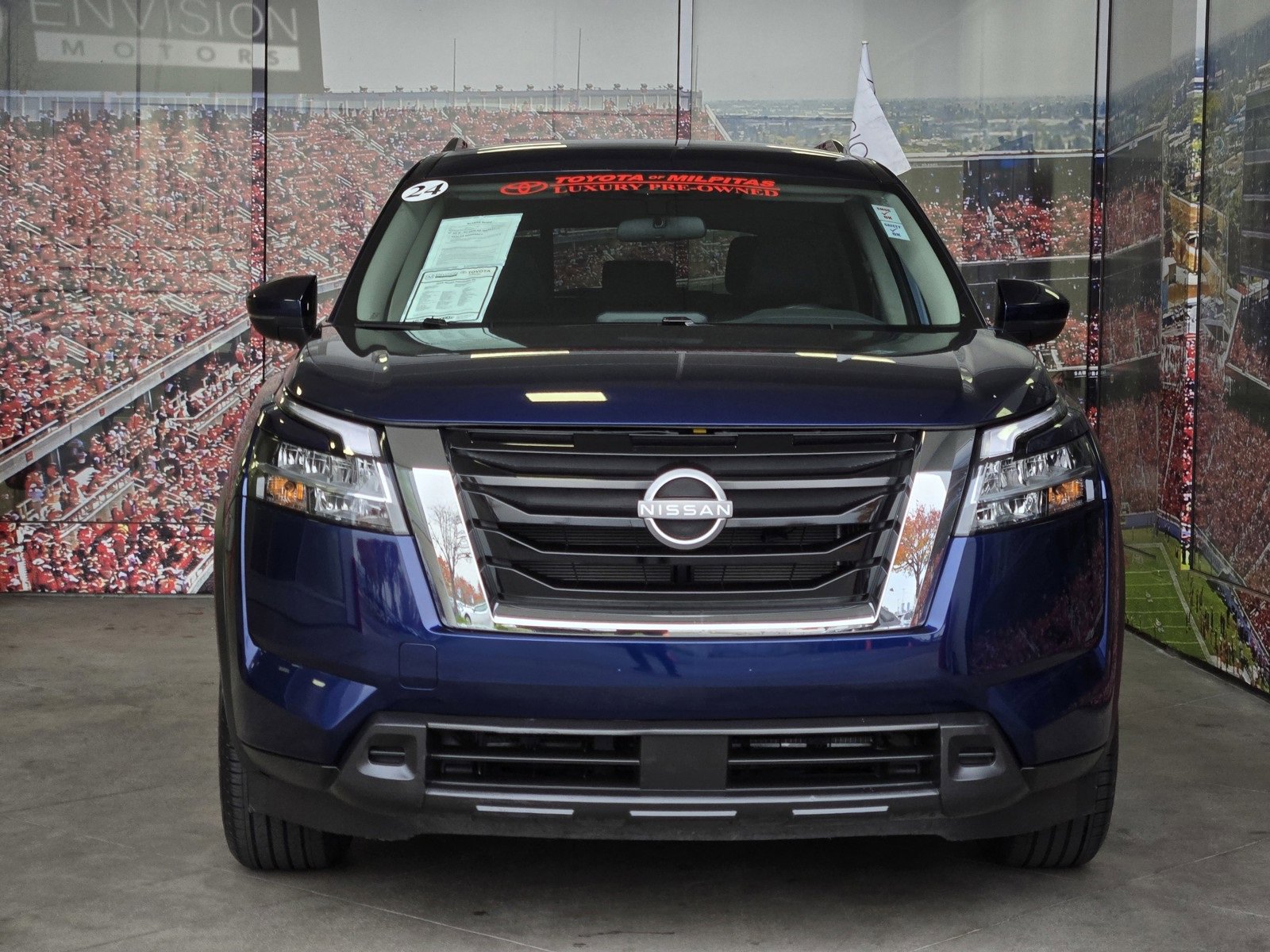 Used 2024 Nissan Pathfinder SV image 3
