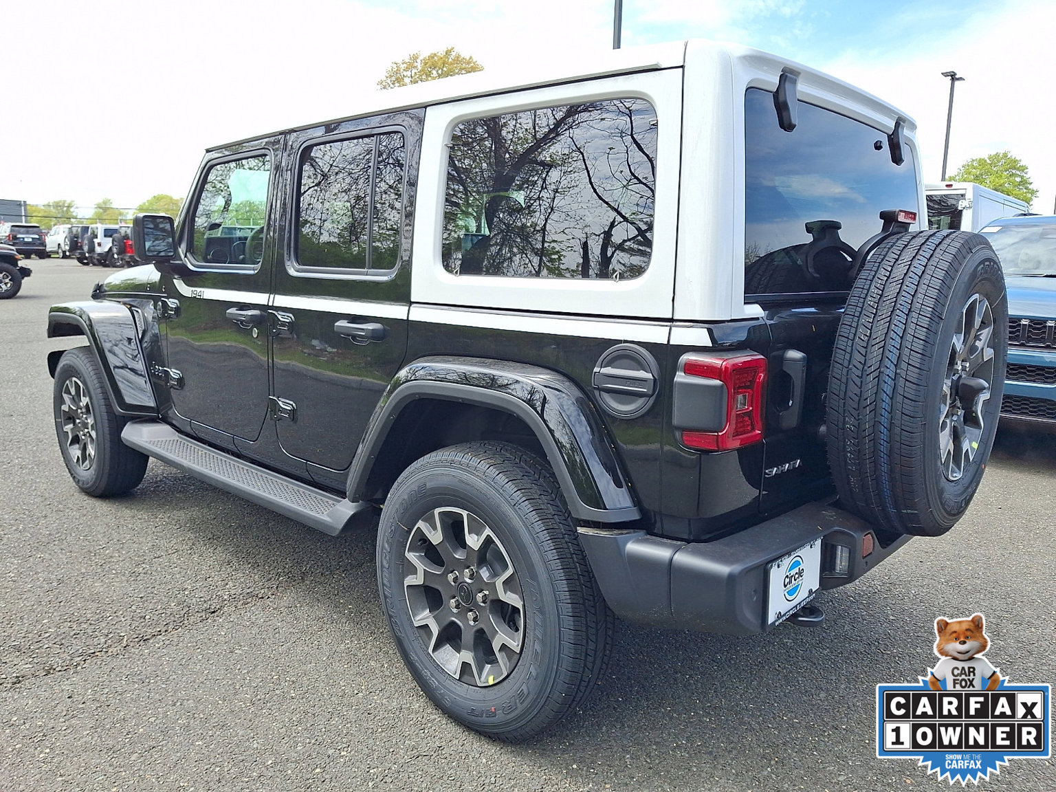 New 2026 Jeep Wrangler Unlimited Sahara w/ Whitecap Package AWD/4WD image 4