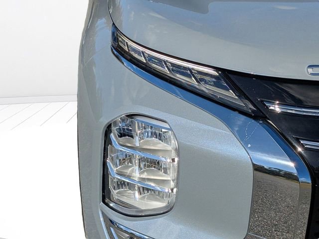 New 2026 Mitsubishi Outlander SE image 9