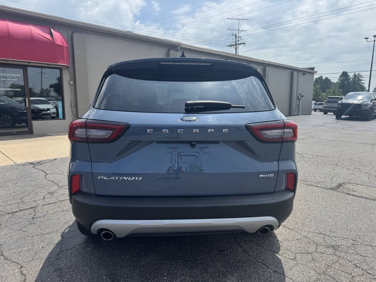 Used 2025 Ford Escape Platinum AWD/4WD image 4