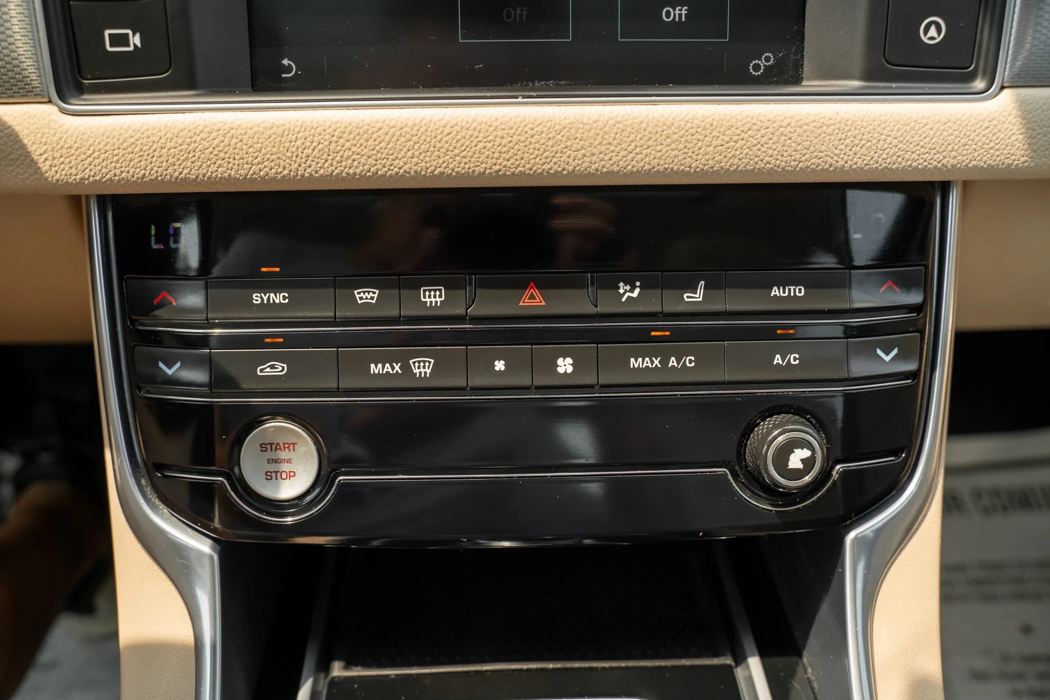 Used 2017 Jaguar XF Premium AWD/4WD image 27