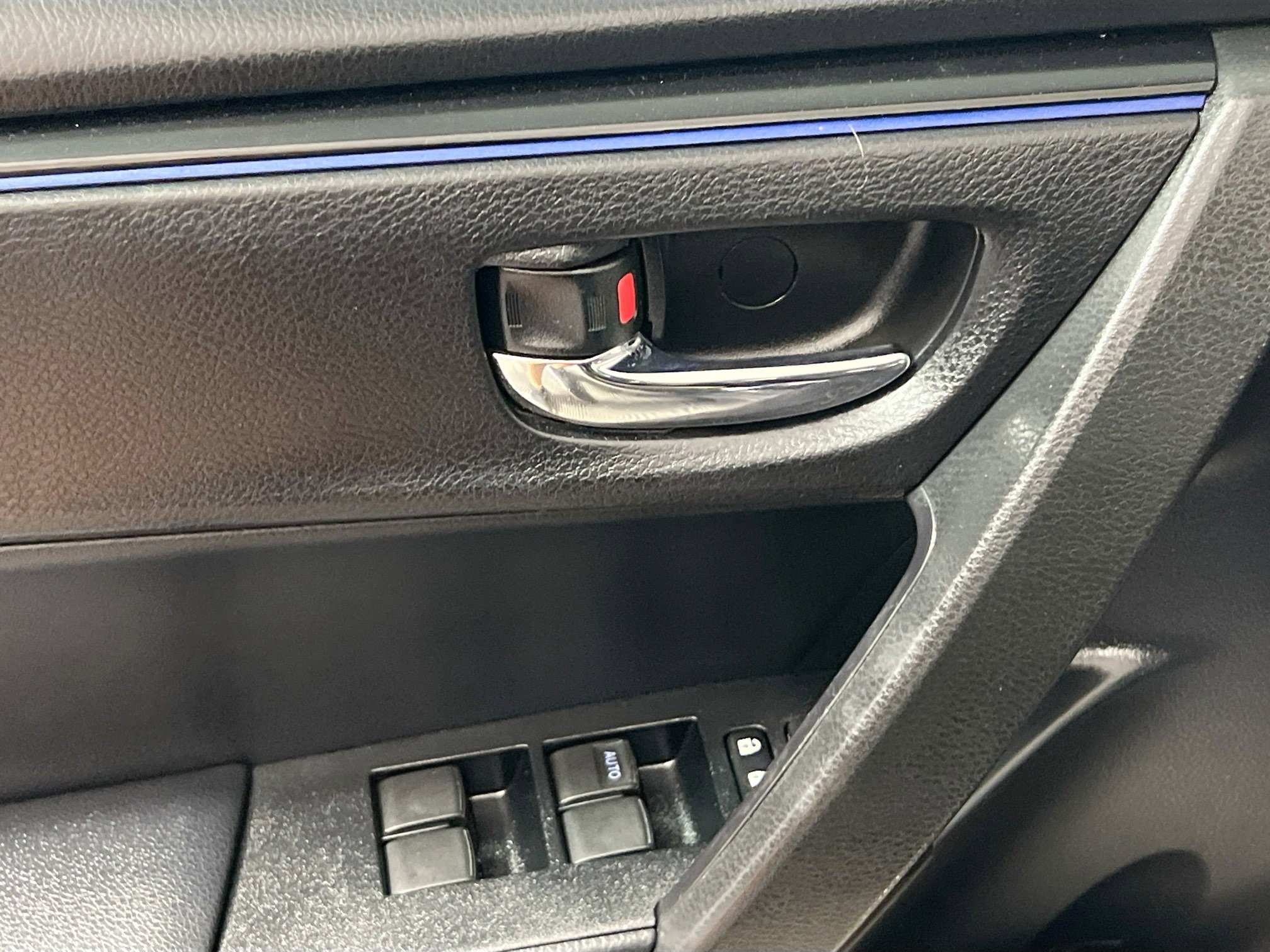 Used 2017 Toyota Corolla XSE FWD image 16