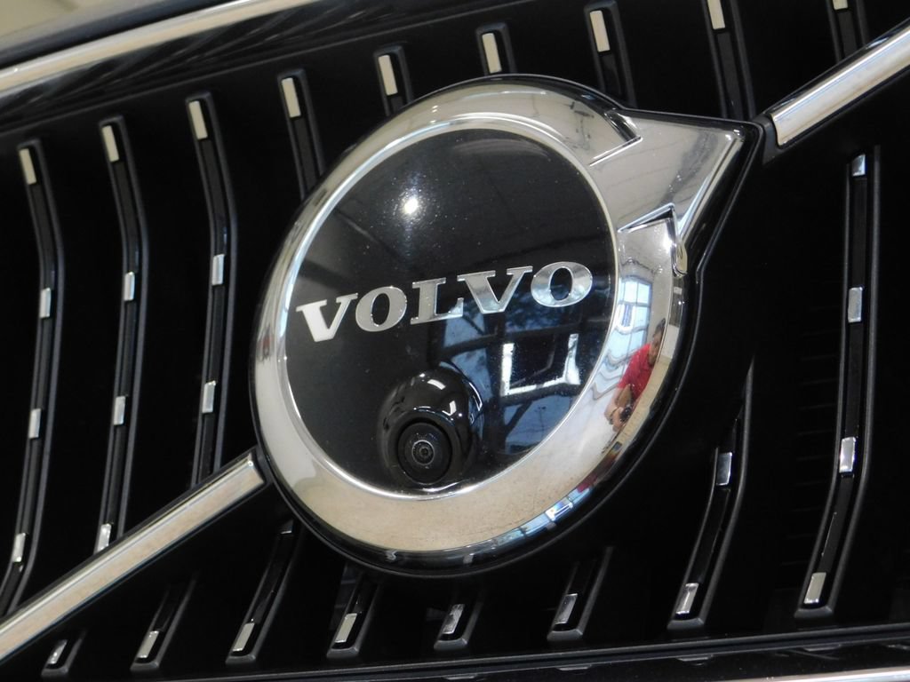 Used 2023 Volvo V90 B6 Cross Country Ultimate AWD/4WD image 11