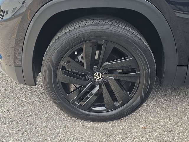 Used 2023 Volkswagen Atlas Cross Sport SE w/ Panoramic Sunroof Package FWD image 9
