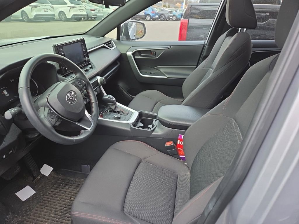 Used 2021 Toyota RAV4 SE w/ Weather & Moonroof Package image 18