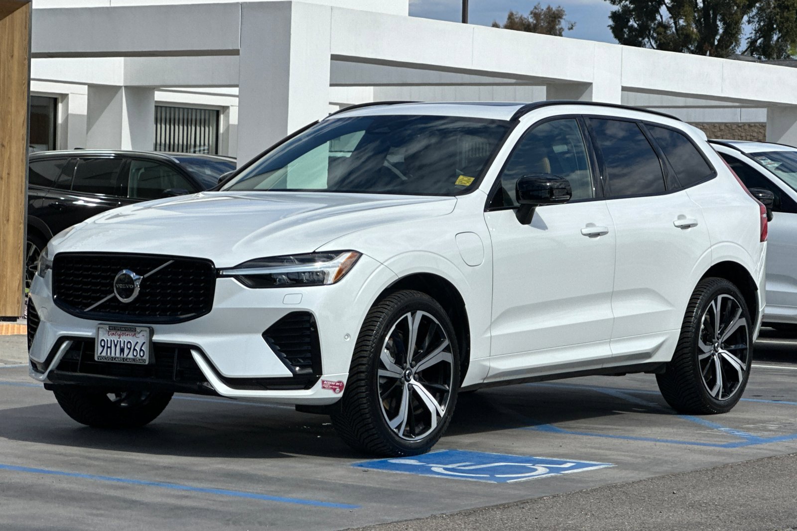 Used 2024 Volvo XC60 T8 Ultimate image 8