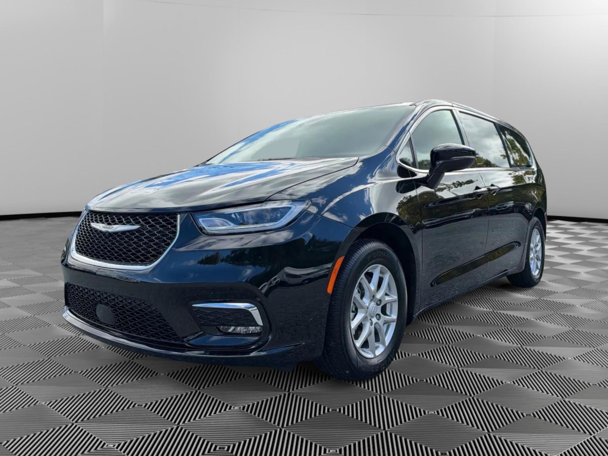 Used 2026 Chrysler Pacifica Select FWD image 1