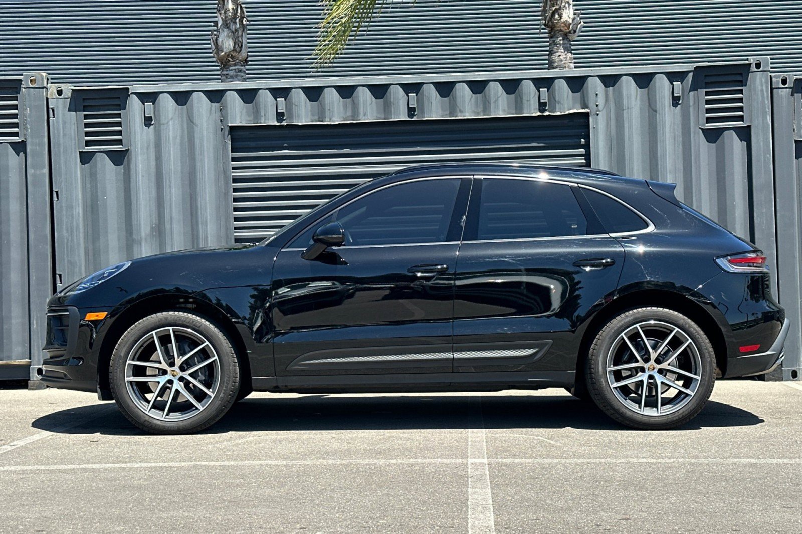 Certified 2023 Porsche Macan AWD/4WD image 2