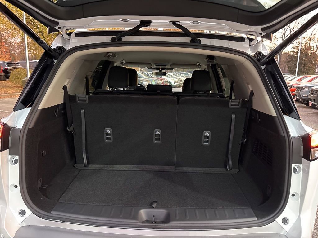 New 2025 Nissan Pathfinder SL image 17
