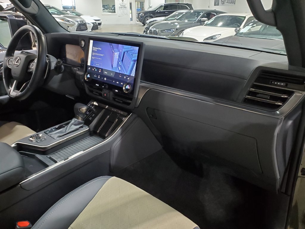 Used 2024 Lexus GX 550 AWD/4WD image 15