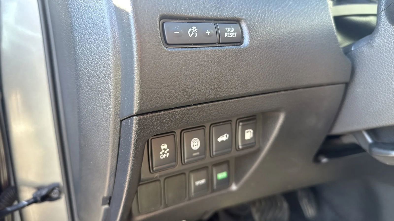 Used 2020 Nissan Rogue SV image 17