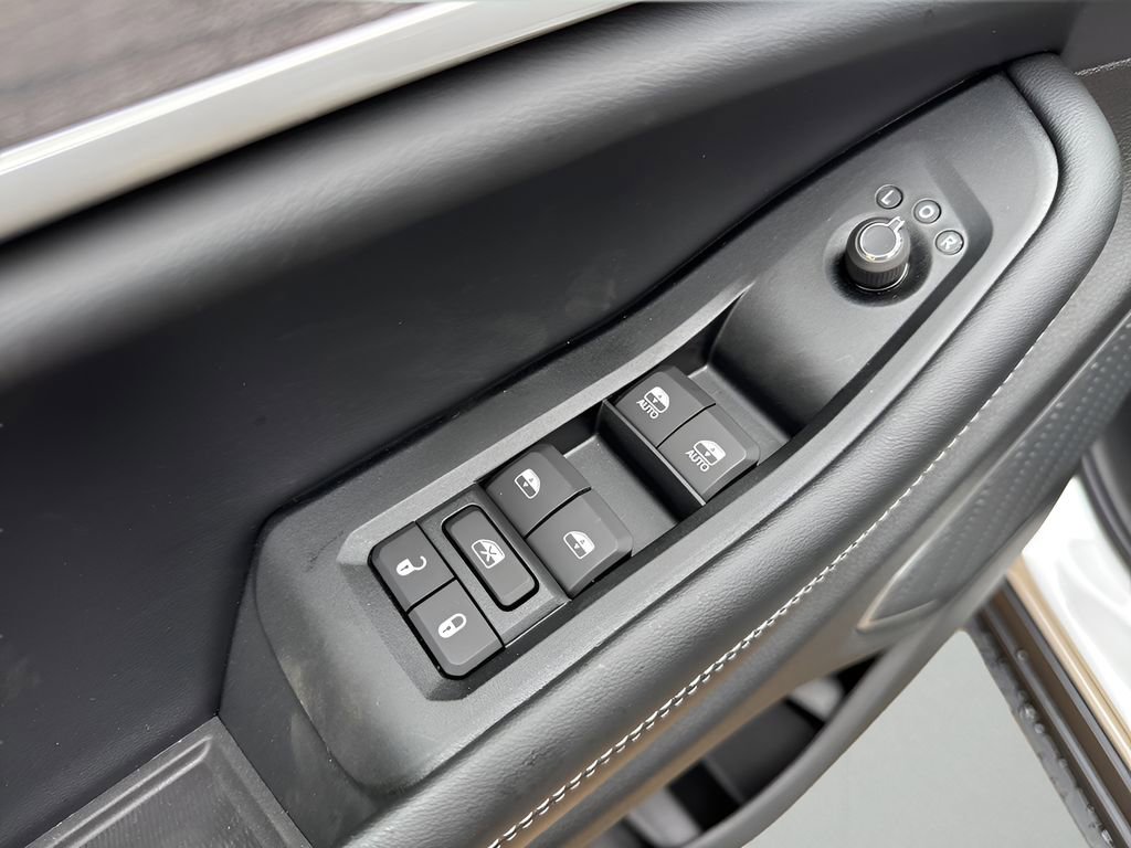 New 2025 Jeep Grand Cherokee L Limited w/ Luxury Tech Group II image 27