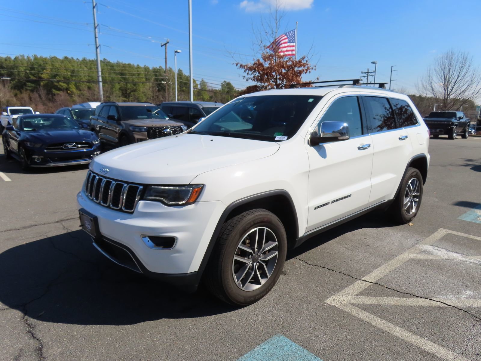 Used 2021 Jeep Grand Cherokee Limited w/ Luxury Group II image 3