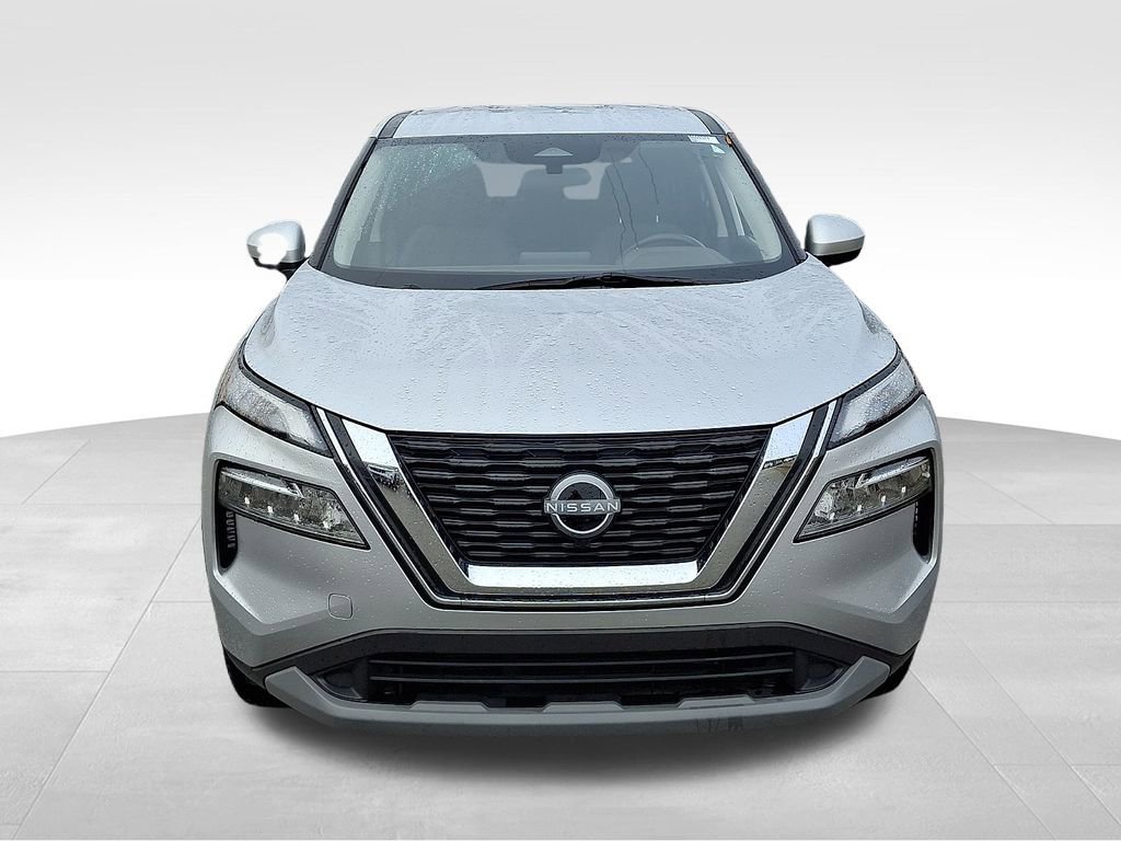 Used 2023 Nissan Rogue SV image 2