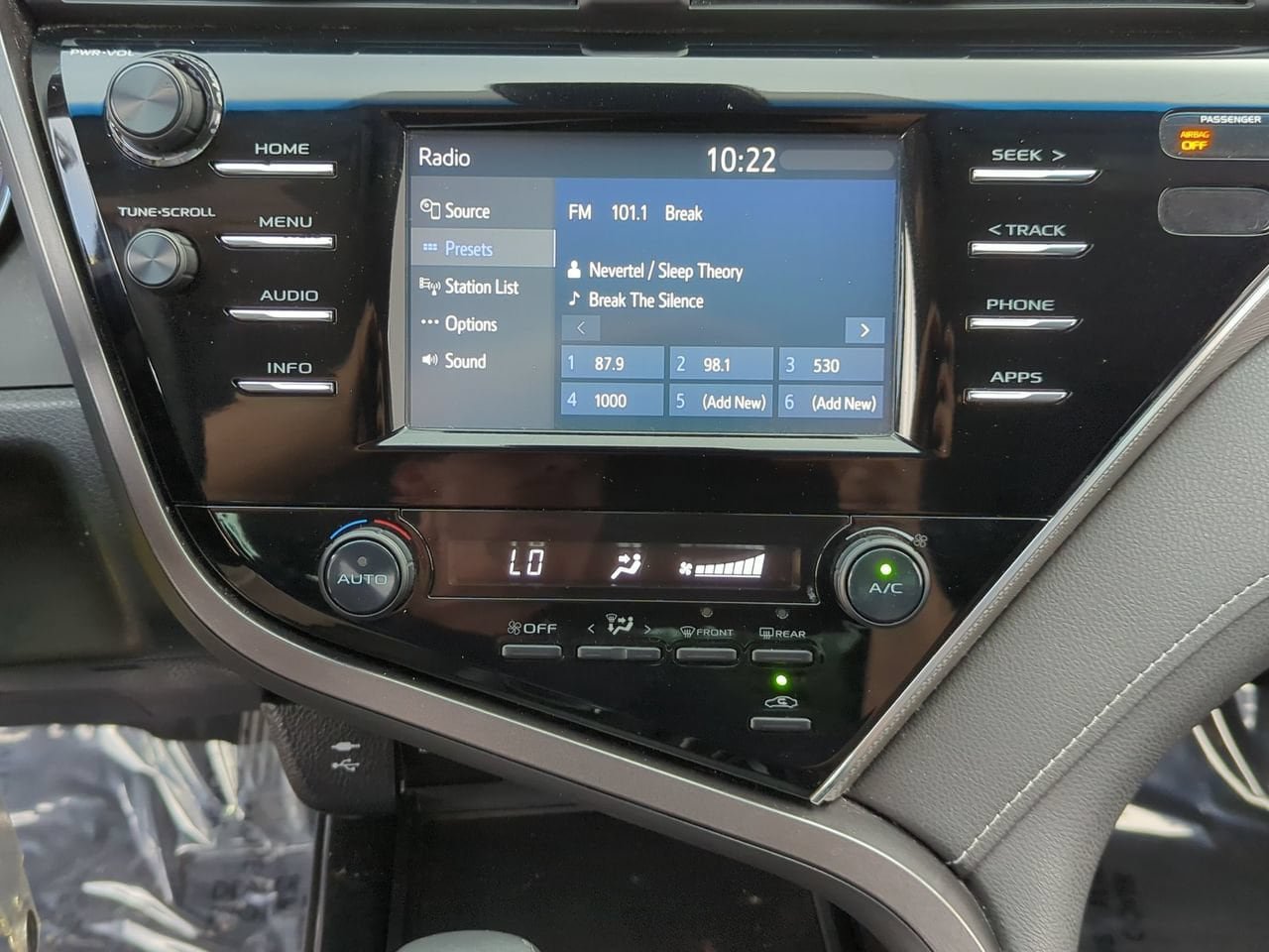 Used 2018 Toyota Camry SE FWD image 16