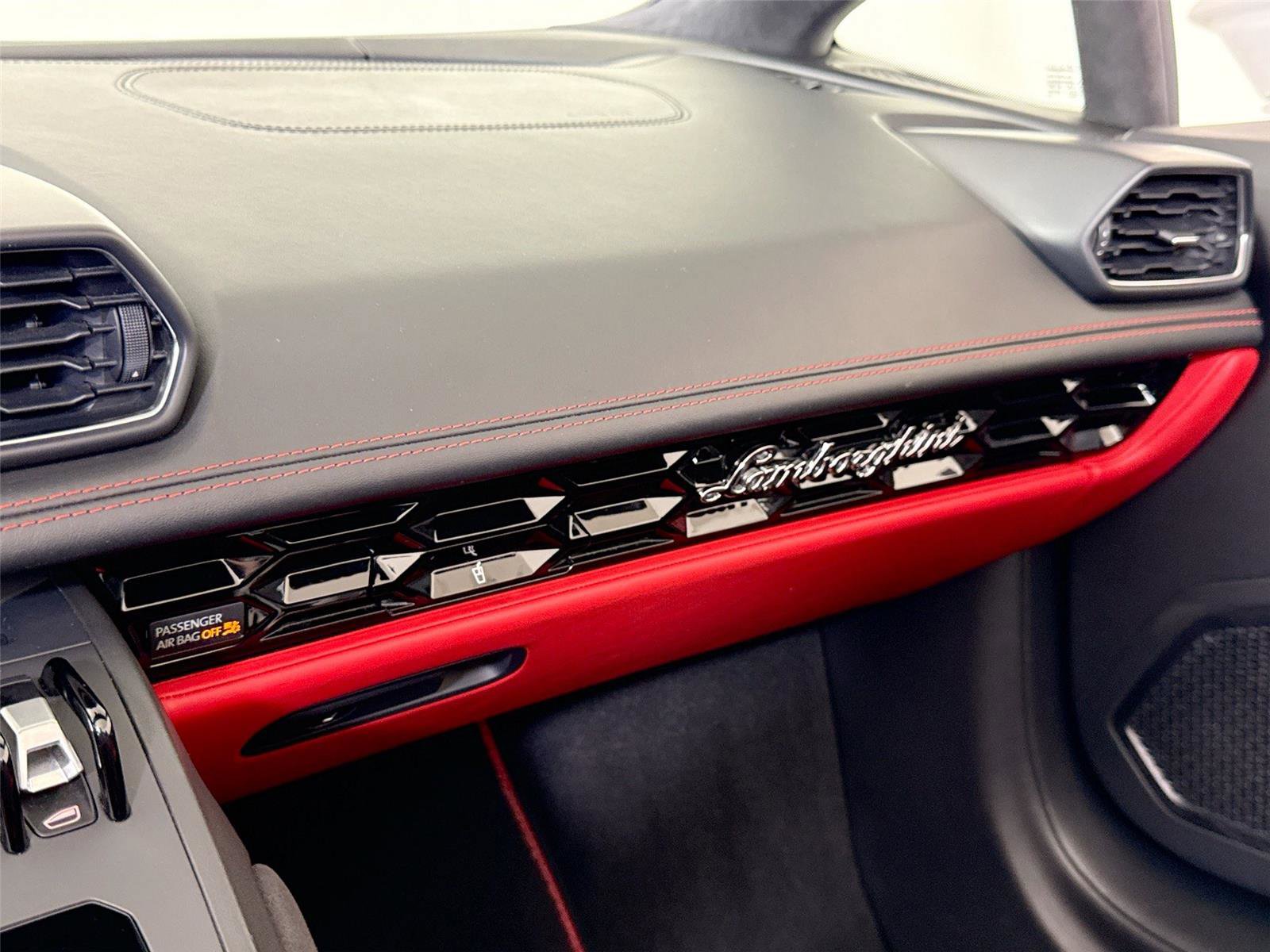 Used 2021 Lamborghini Huracan EVO image 23