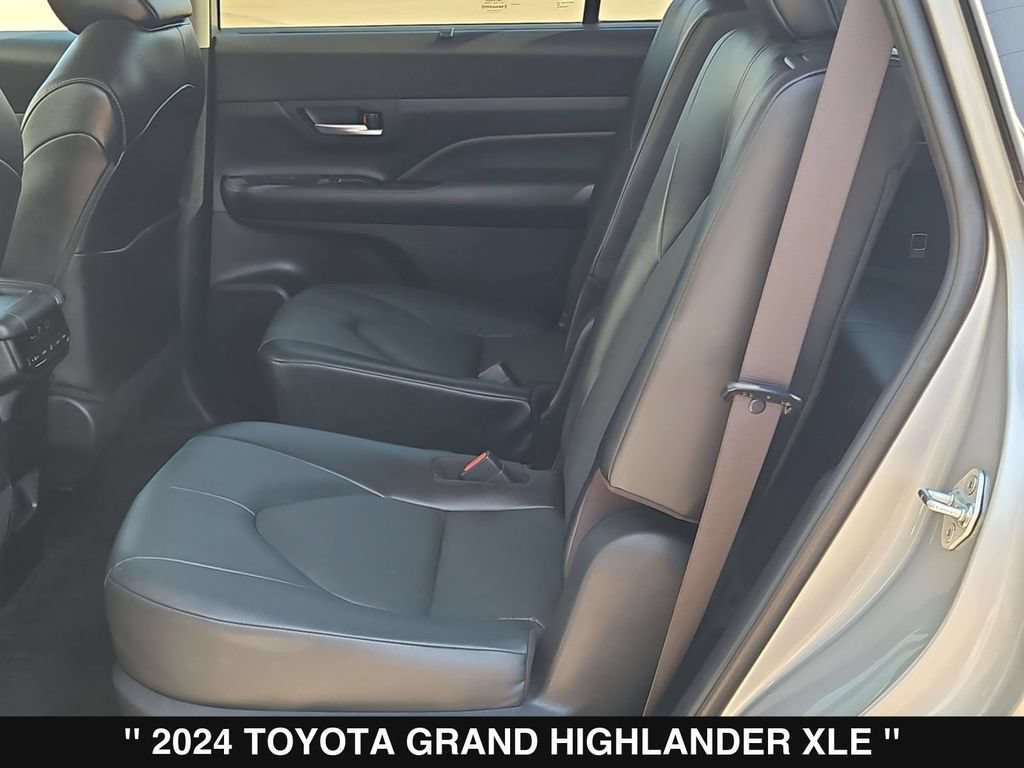Used 2024 Toyota Grand Highlander AWD image 17