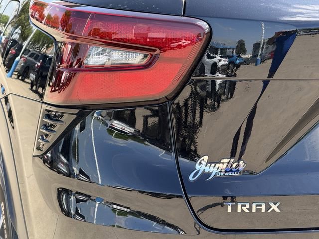 Certified 2025 Chevrolet Trax LT w/ LT Convenience Package FWD image 7