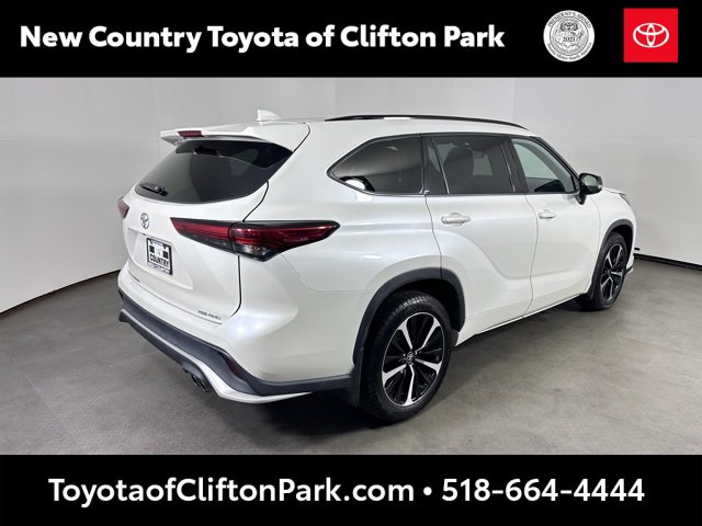 Used 2021 Toyota Highlander XSE image 3