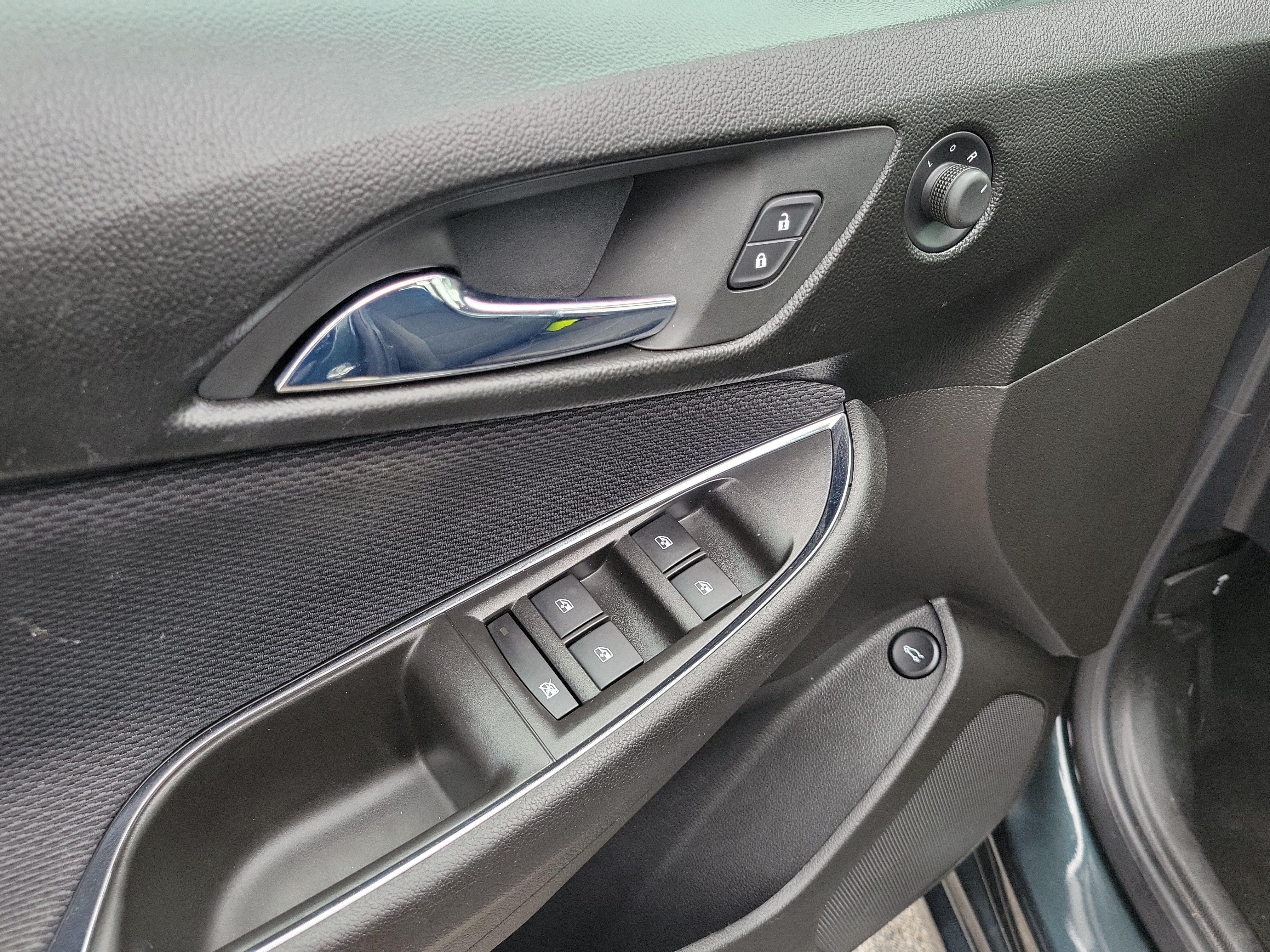 Used 2018 Chevrolet Cruze LT FWD image 19