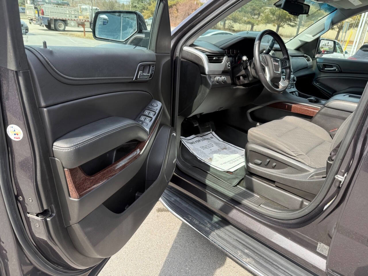 Used 2017 GMC Yukon SLE w/ SLE Value Package AWD/4WD image 17