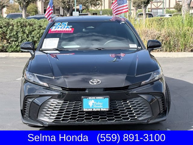 Used 2025 Toyota Camry SE FWD image 3