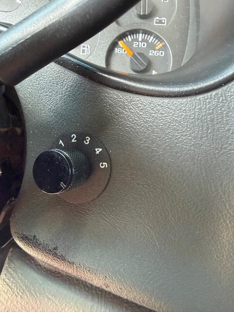 Used 2005 Chevrolet Silverado 2500 LT w/ Heavy-Duty Power Package AWD/4WD image 14