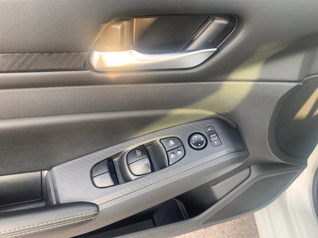Used 2025 Nissan Altima 2.5 SV FWD image 6