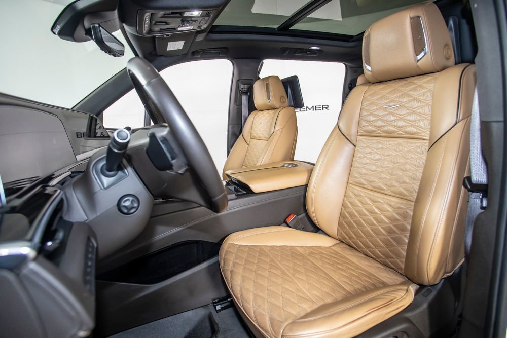 Used 2021 Cadillac Escalade ESV Premium Luxury w/ Driver Assist Tech Package image 16