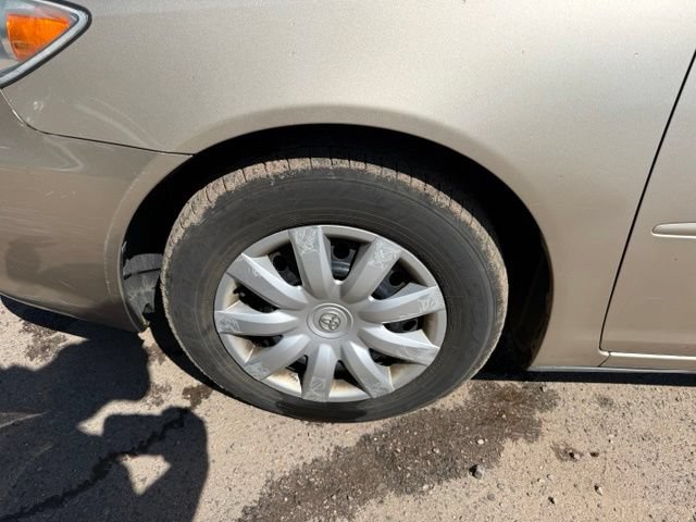Used 2005 Toyota Camry LE FWD image 10