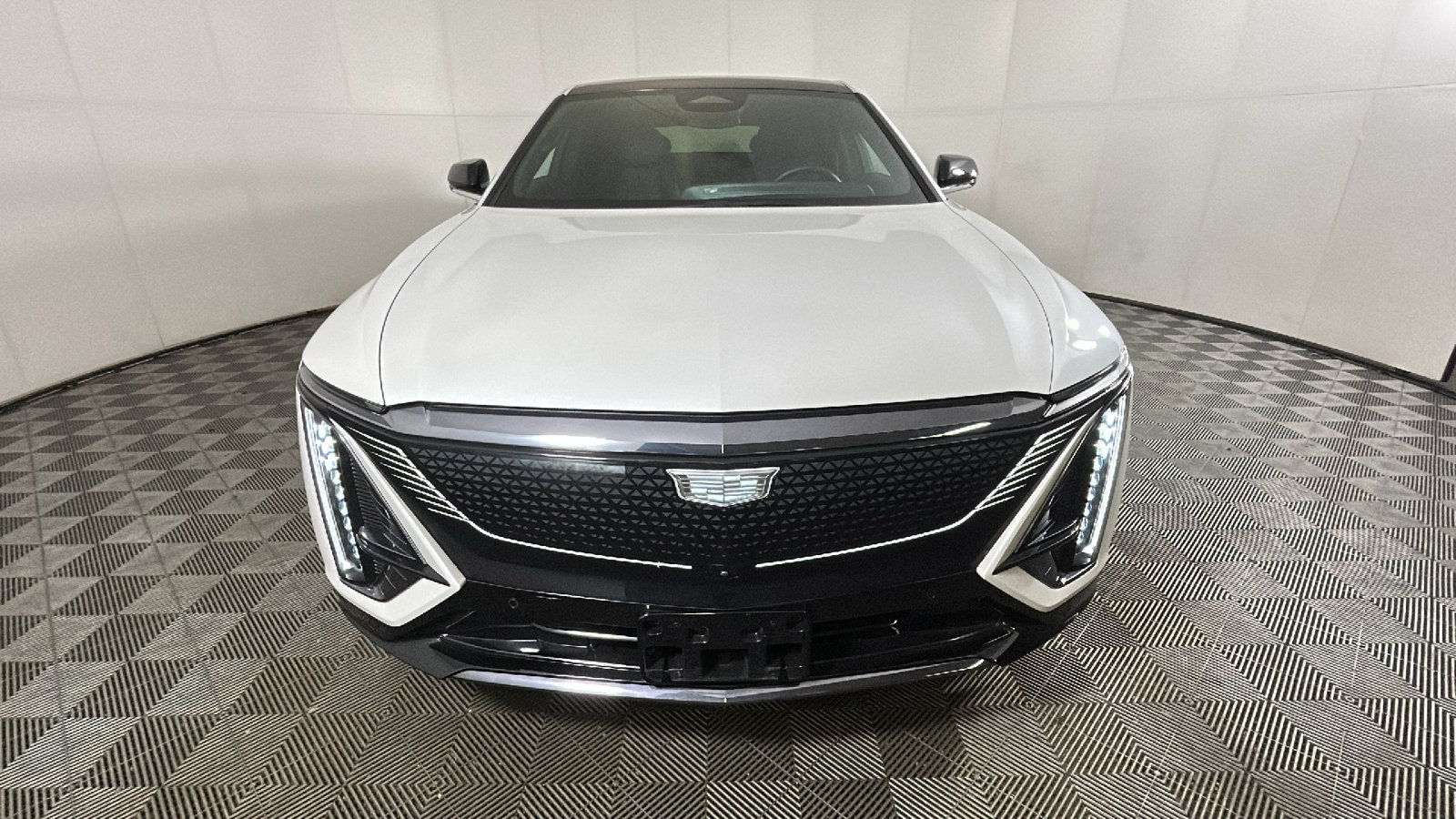 Used 2024 Cadillac Lyriq Sport w/ LPO, Floor Liner Package AWD/4WD image 9