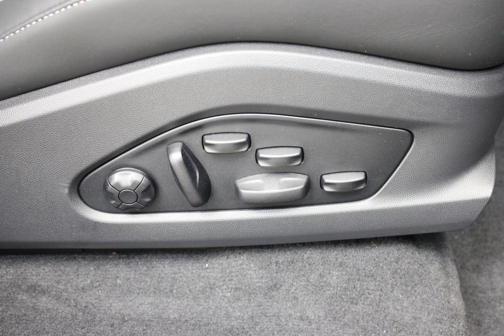 Used 2024 Porsche Macan Turbo Electric AWD/4WD image 32