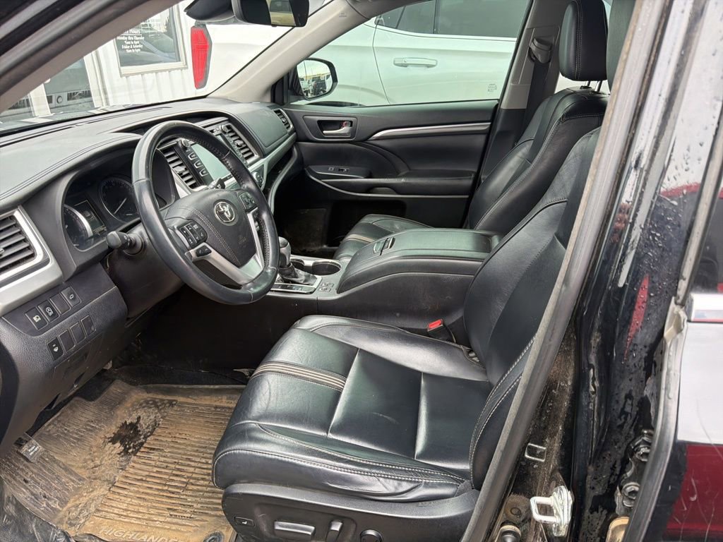 Used 2017 Toyota Highlander SE AWD/4WD image 18