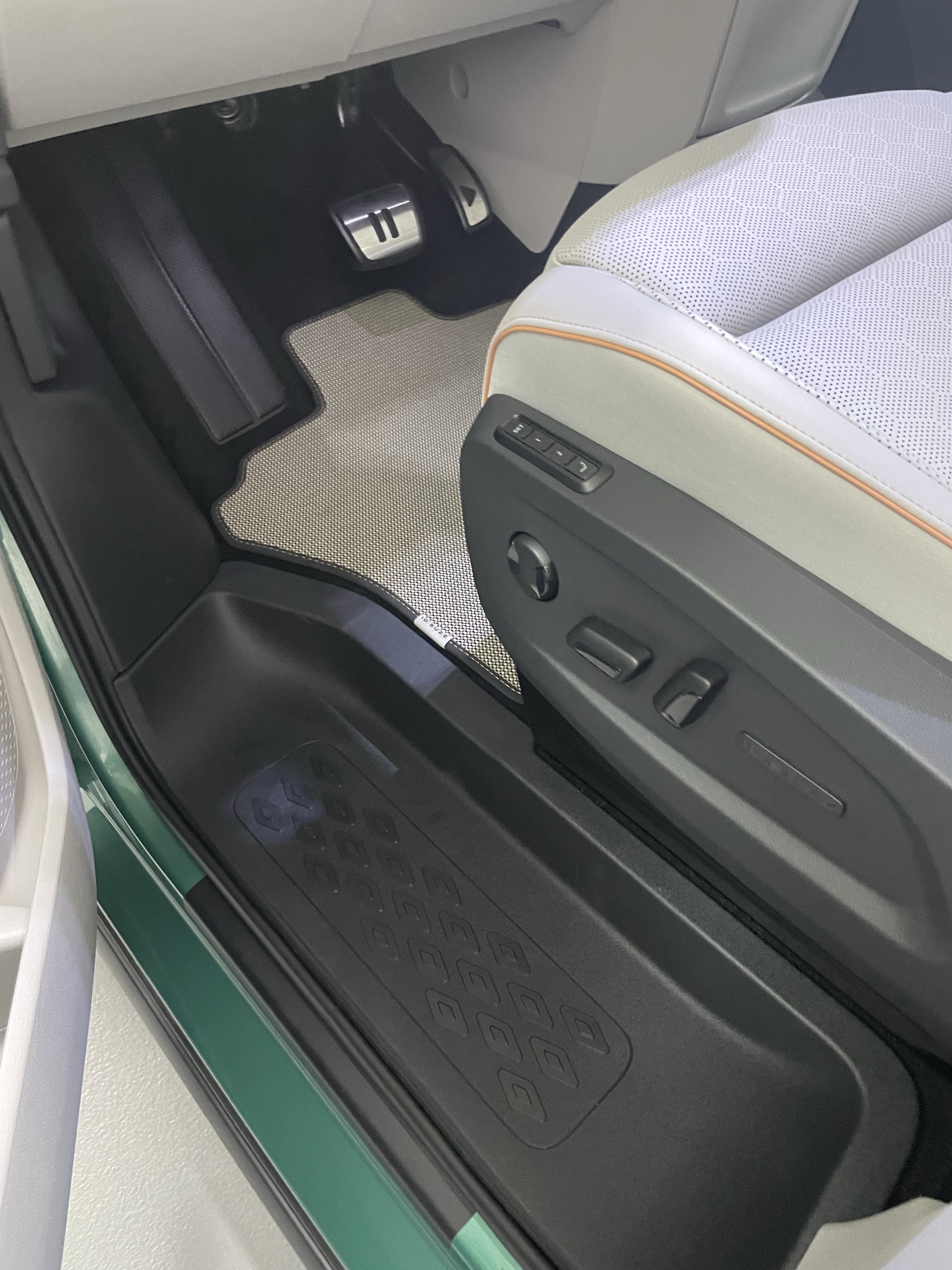 New 2025 Volkswagen ID. Buzz Pro S Plus image 6