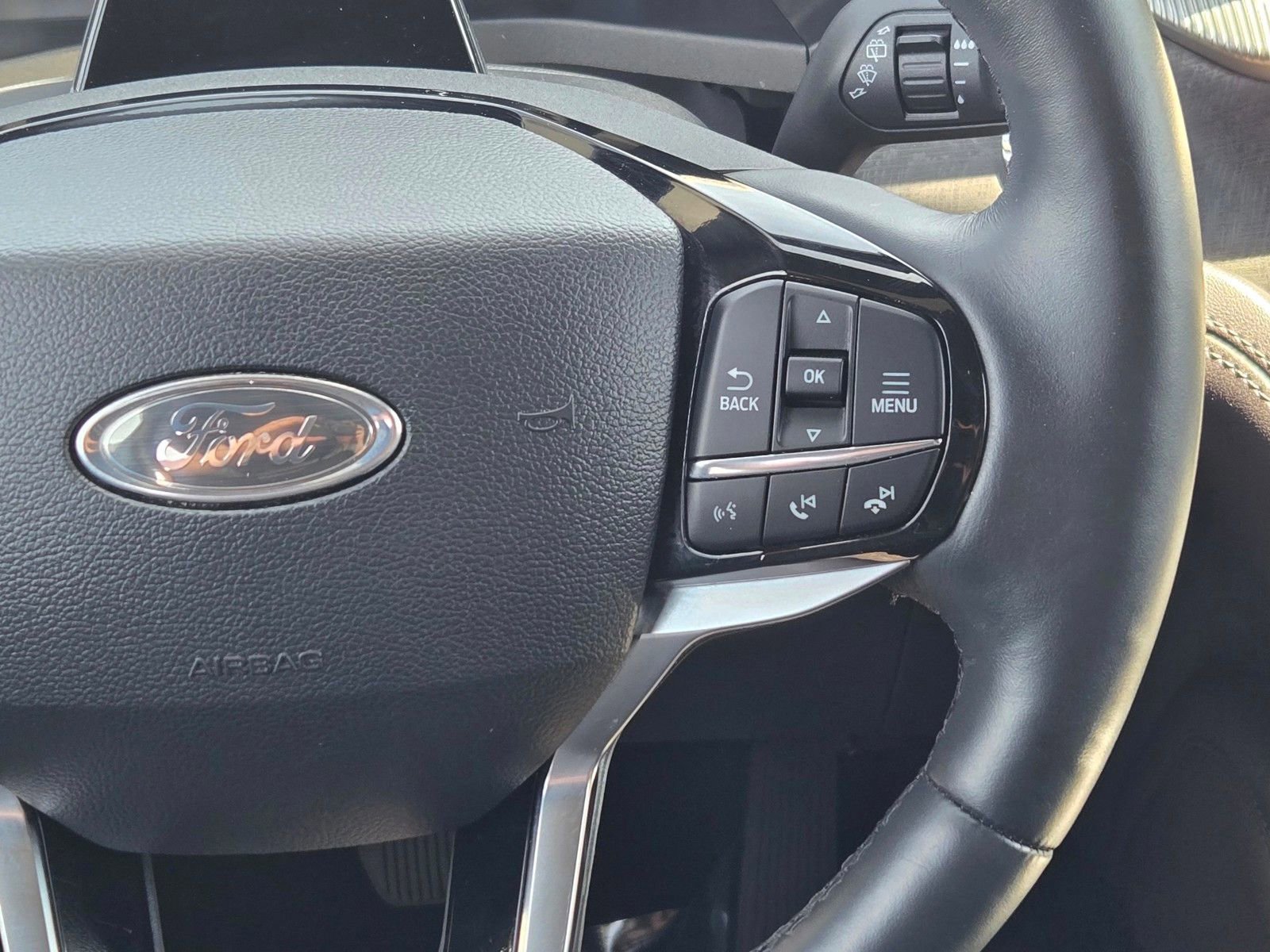 Used 2025 Ford Explorer Platinum w/ LUX Leather Package image 16