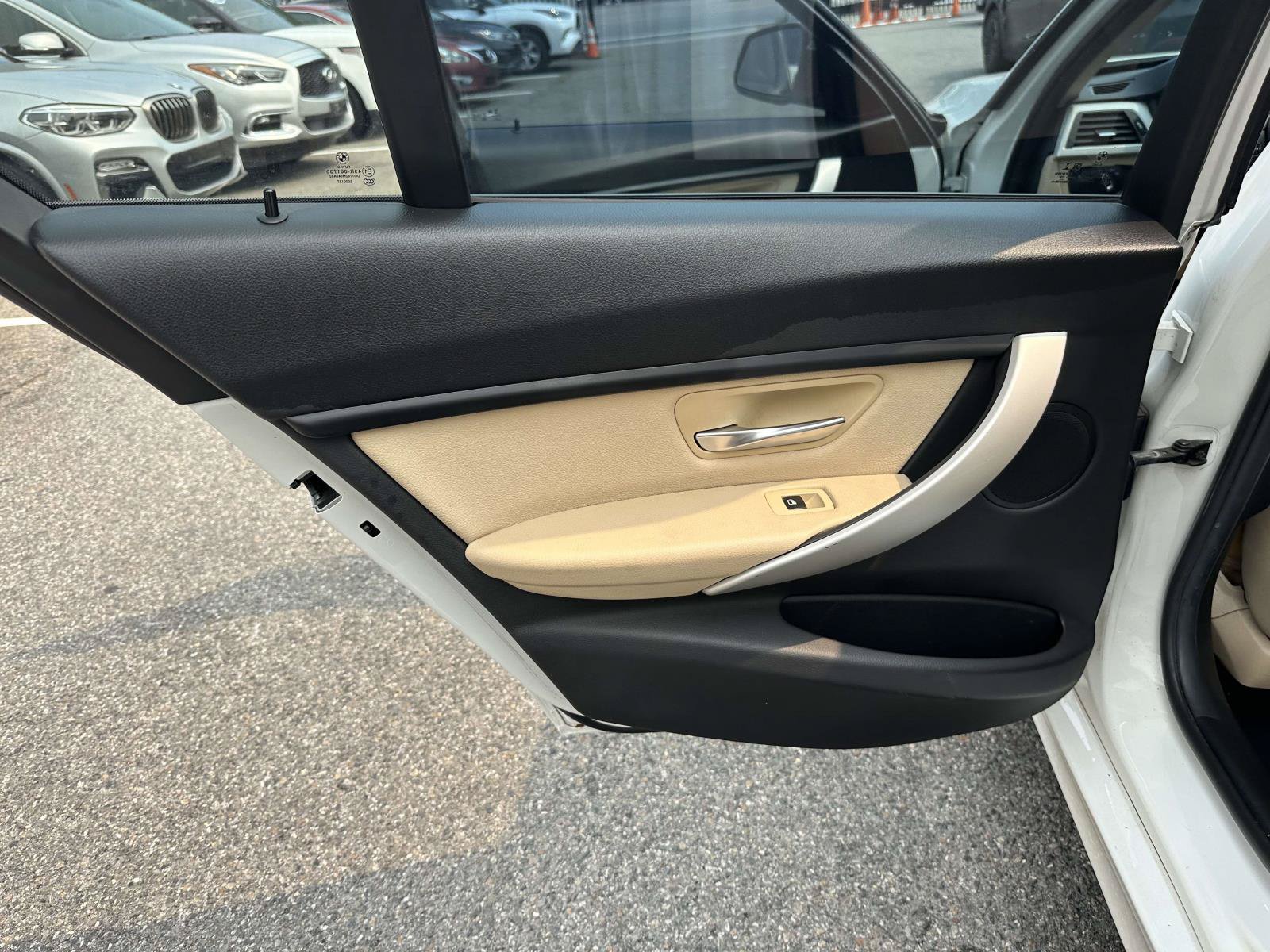 Used 2018 BMW 320i xDrive Sedan w/ Convenience Package AWD/4WD image 18