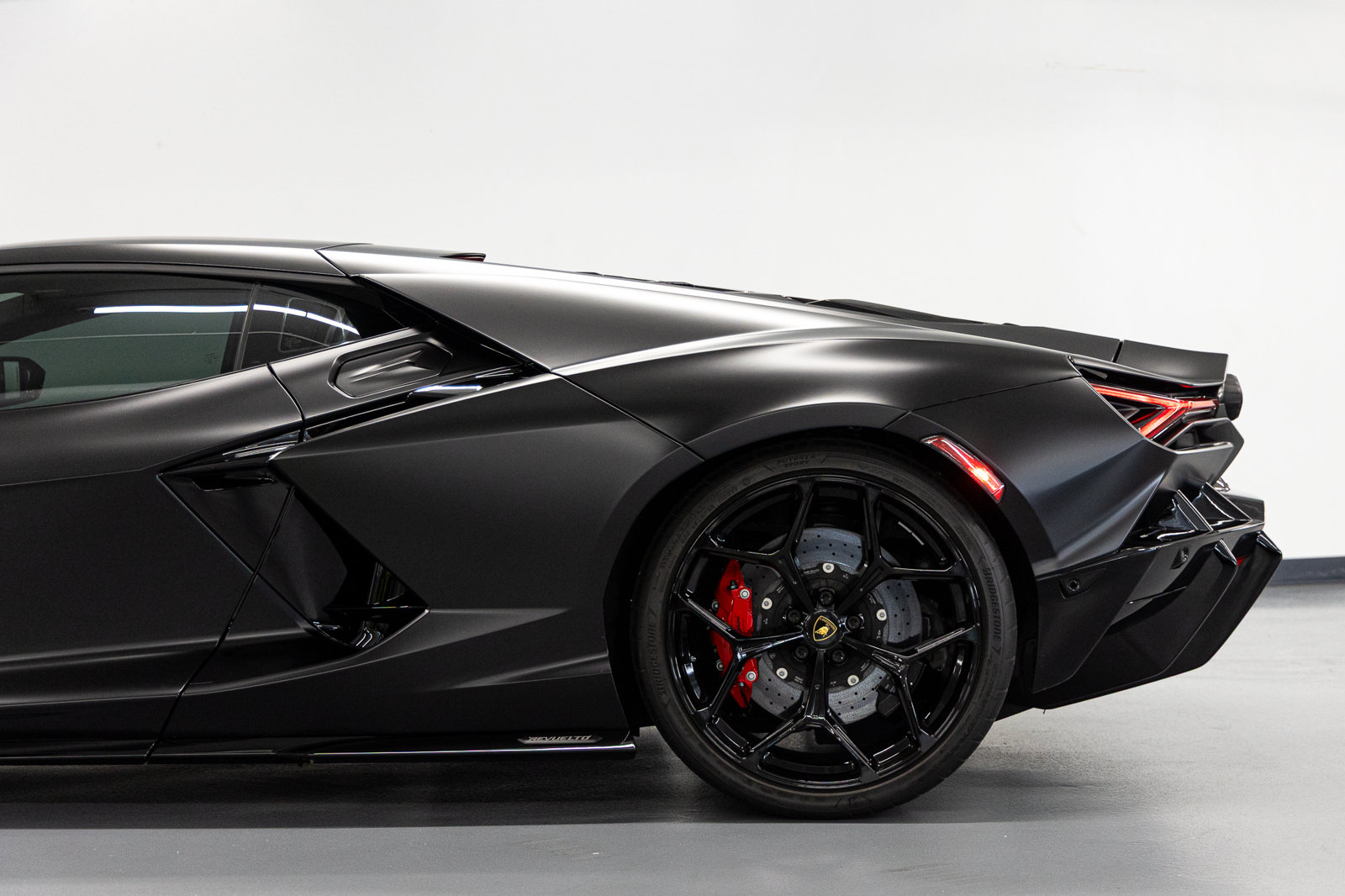 Used 2024 Lamborghini Revuelto AWD/4WD image 21