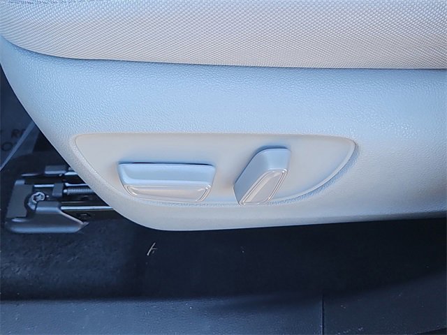 Used 2023 Toyota Highlander LE image 19