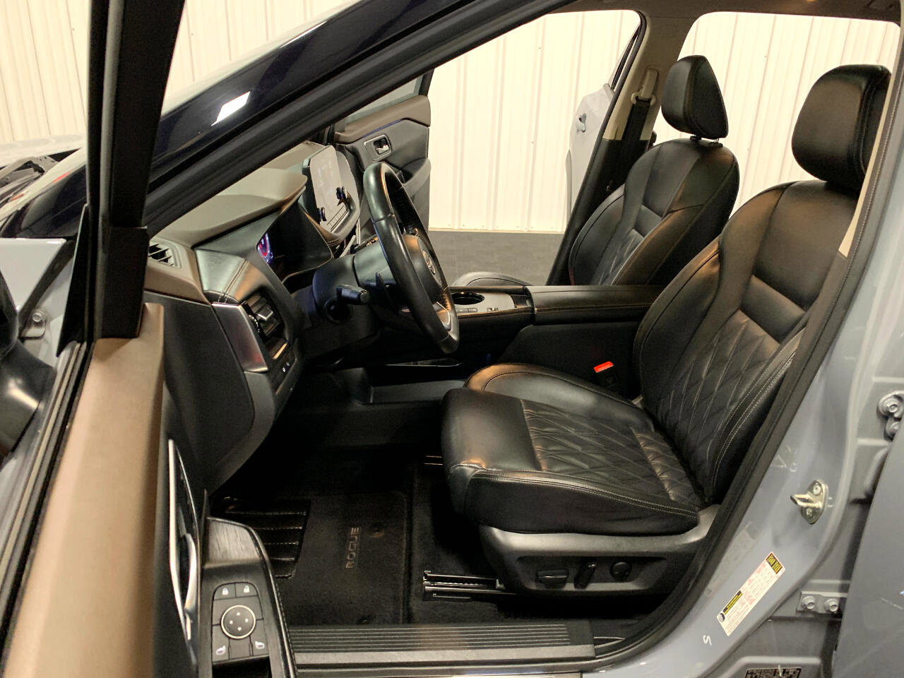 Used 2023 Nissan Rogue Platinum w/ Platinum Premium Package image 42